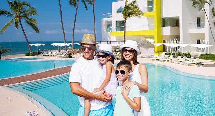 WINTER IS BETTER WHEN YOU TRAVEL! Krystal Grand® Puerto Vallarta WINTER IS BETTER WHEN YOU TRAVEL! Krystal Grand® Puerto Vallarta
