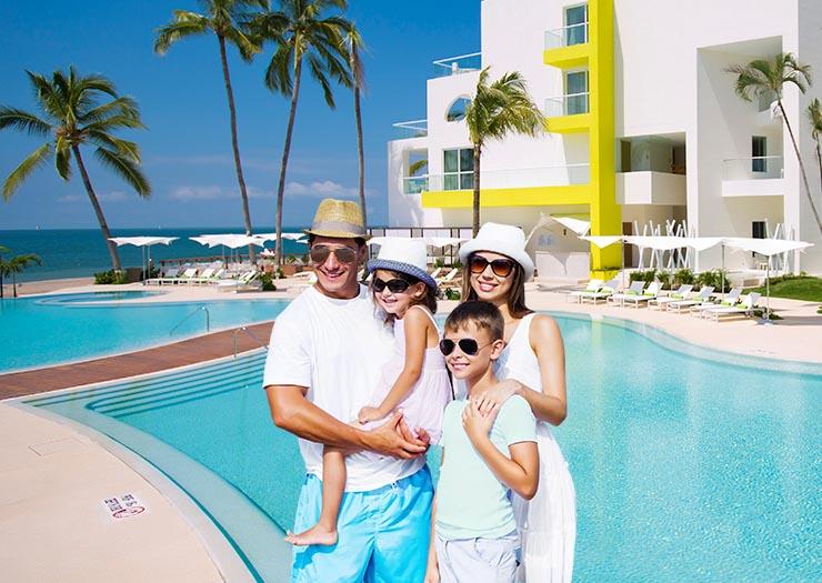 WINTER IS BETTER WHEN YOU TRAVEL! Krystal Grand® Puerto Vallarta WINTER IS BETTER WHEN YOU TRAVEL! Krystal Grand® Puerto Vallarta